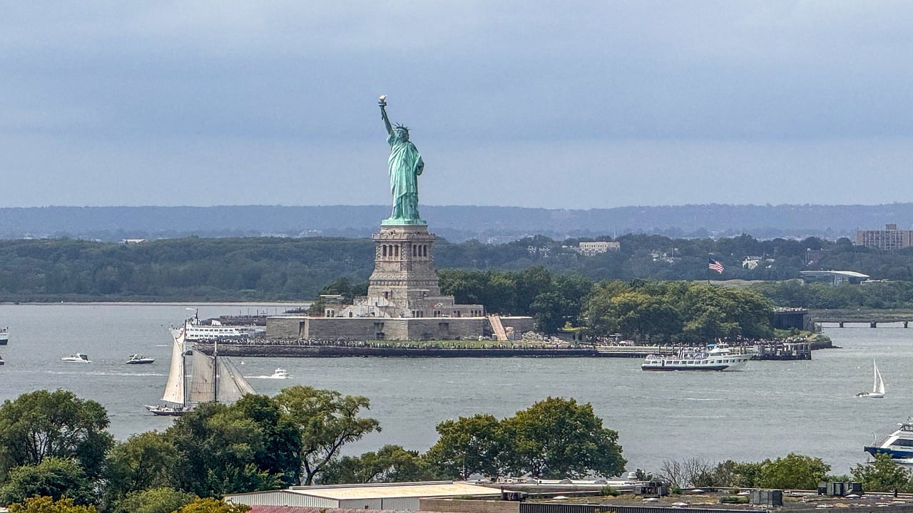 Tips for Photographing Iconic Landmarks in Different Seasons